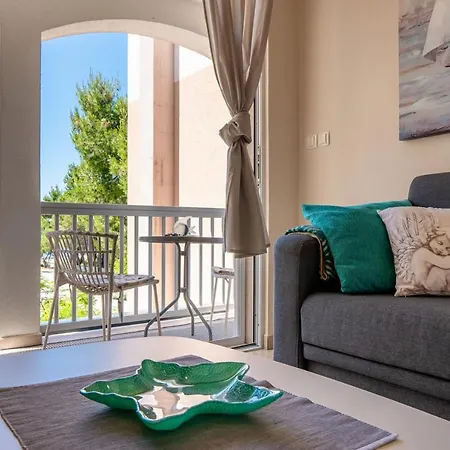 Apartment Sum Mora *